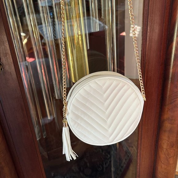 WHITE PURSE WITH TASLE - LIKE NEW - Picture 2 of 4